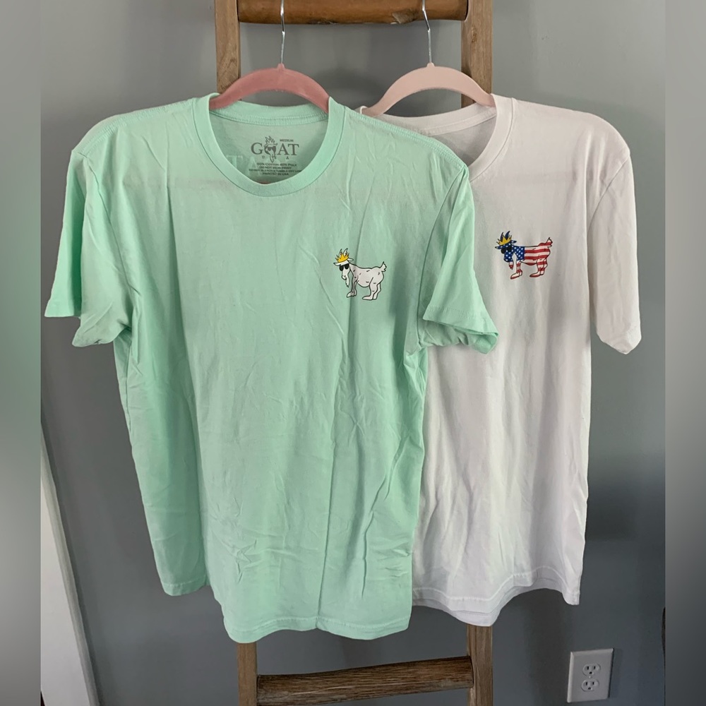 GOAT shirt sleeved t-shirts, size medium